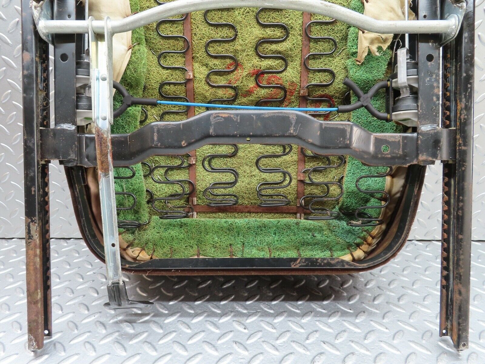 18470 Mercedes-Benz C107 380SLC Front Right Seat Bottom Brown