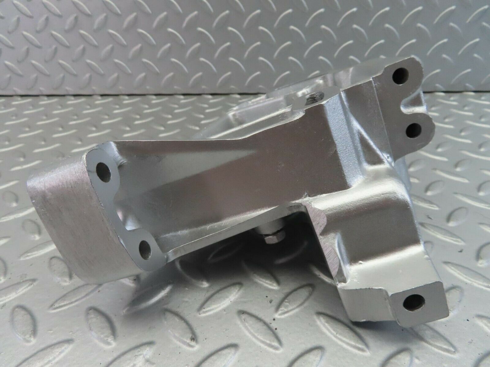 7548 Mercedes-Benz Power Steering Pump Bracket OM617