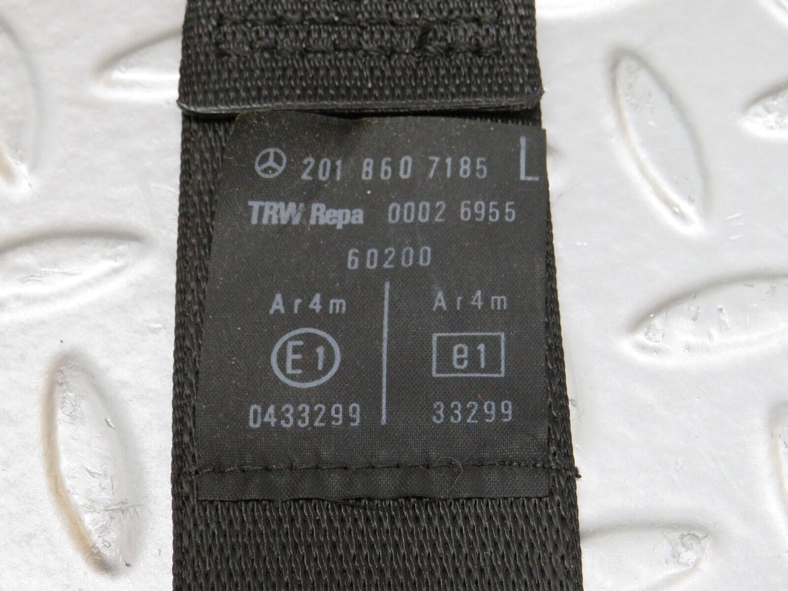 29605 Mercedes-Benz W124 230E Front Left Seat Belt With Buckle 2018607185