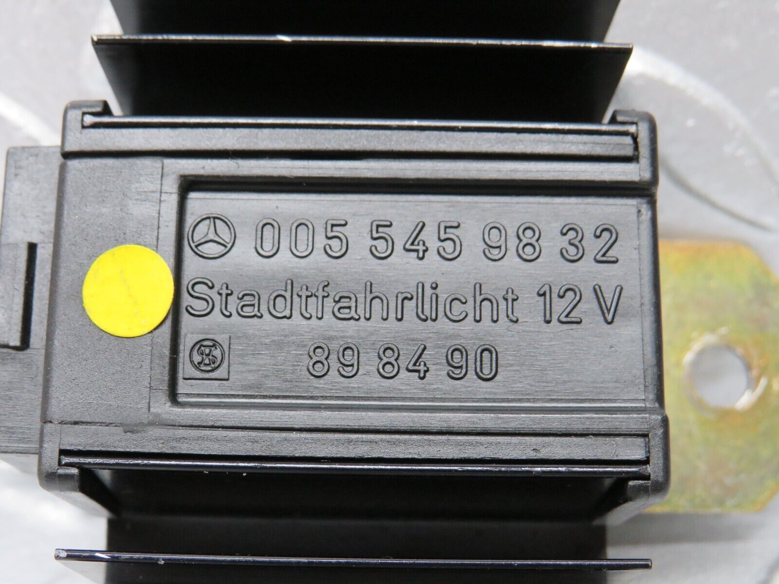 34061 Mercedes-Benz W124 260E ECU Relay 0055459832