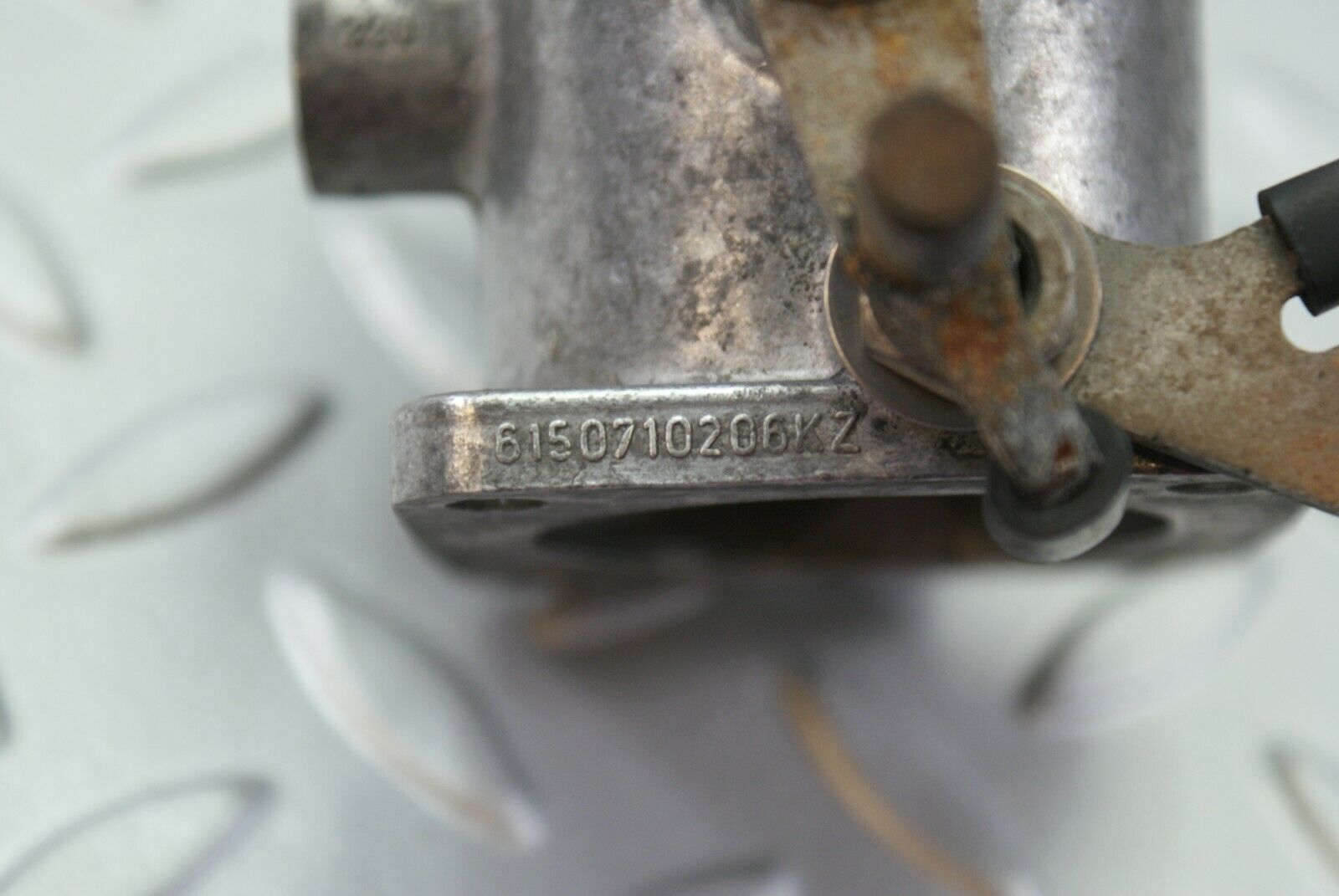 3082 Mercedes-Benz W115 220D Throttle Body Valve 6150710206