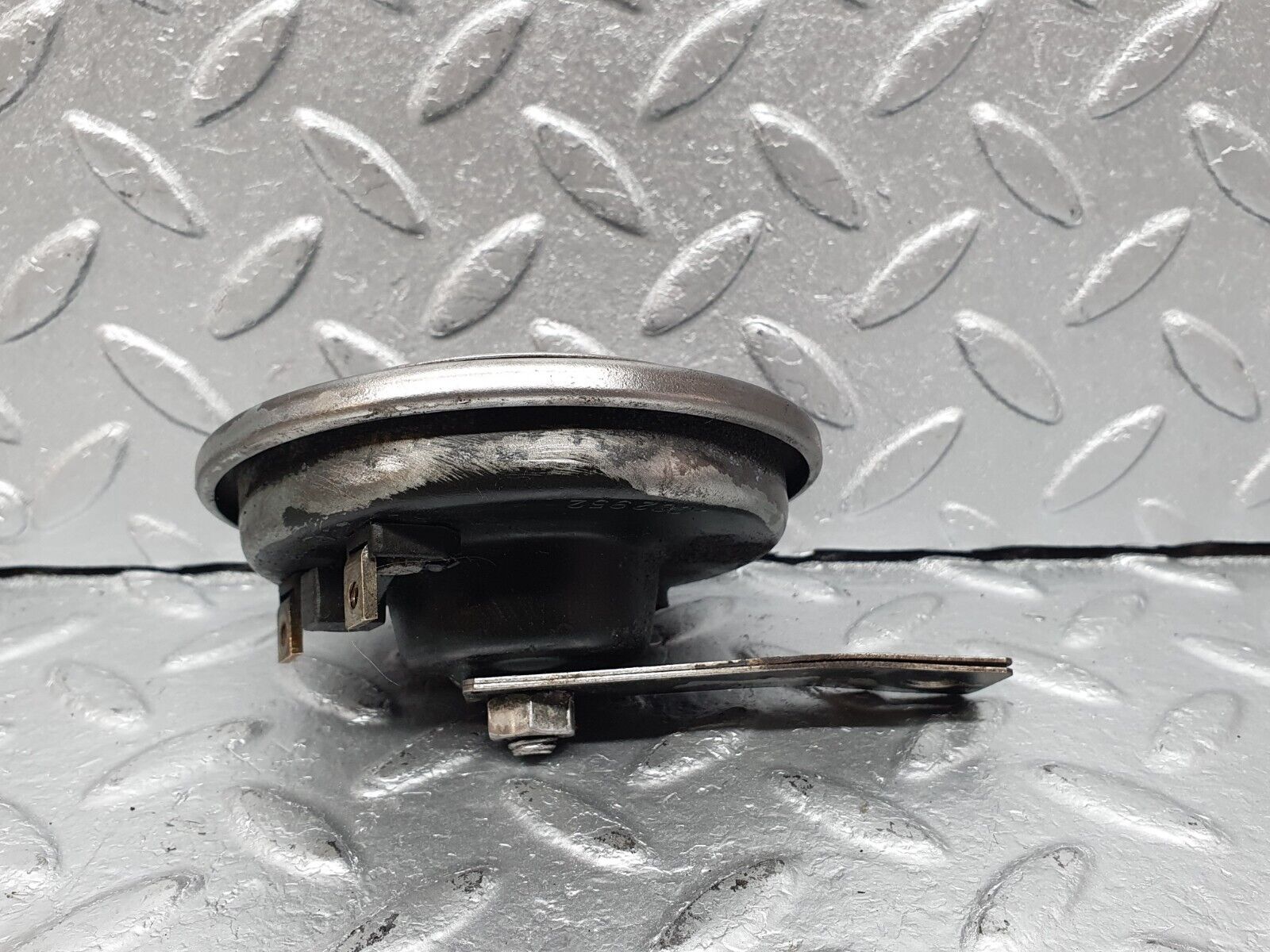 41543 Mercedes-Benz W124 200E Horn Hella 002952