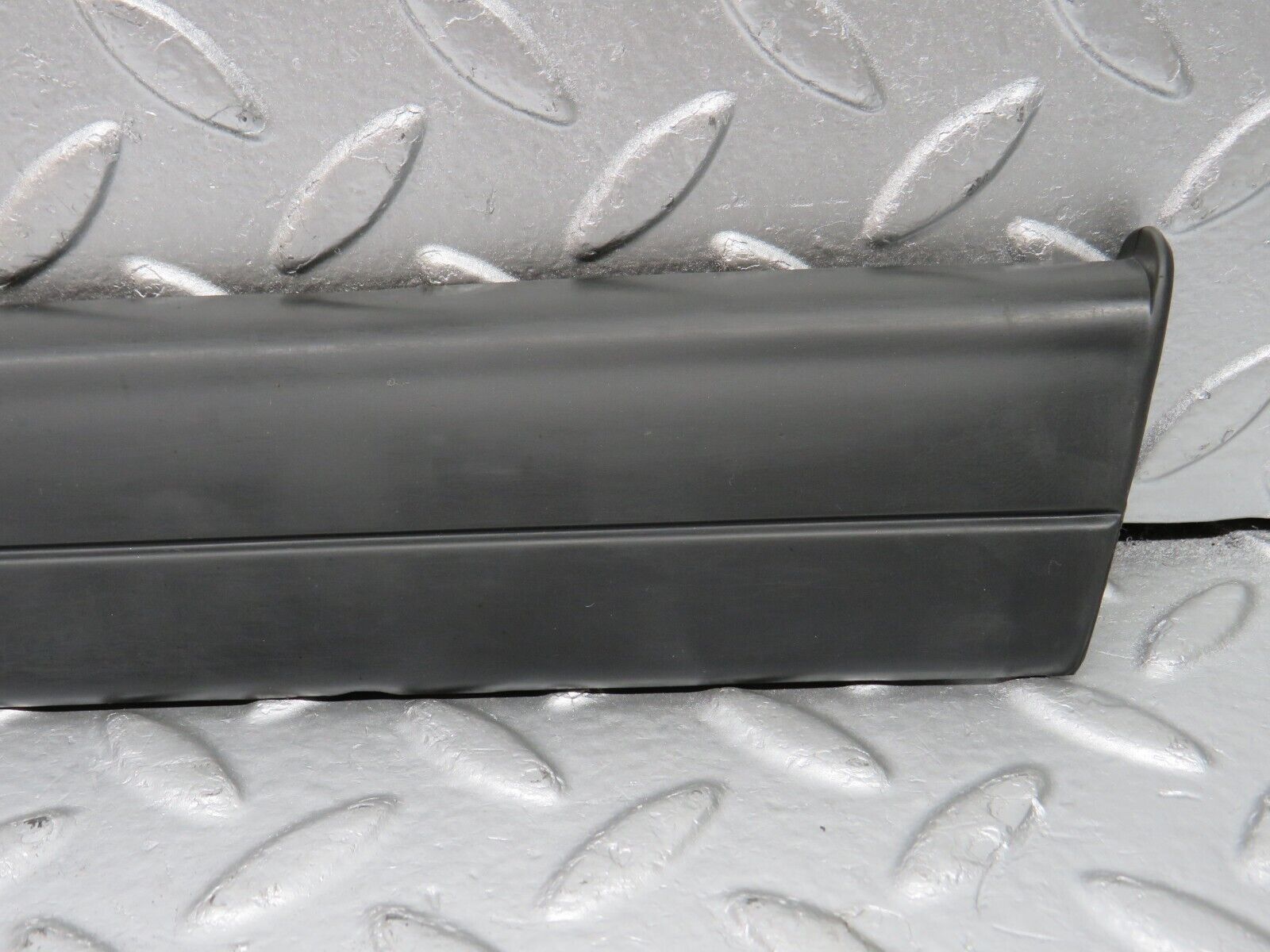 33781 Mercedes-Benz W201 190E 2.0L Front Right Fender Wing Lower Moulding Trim