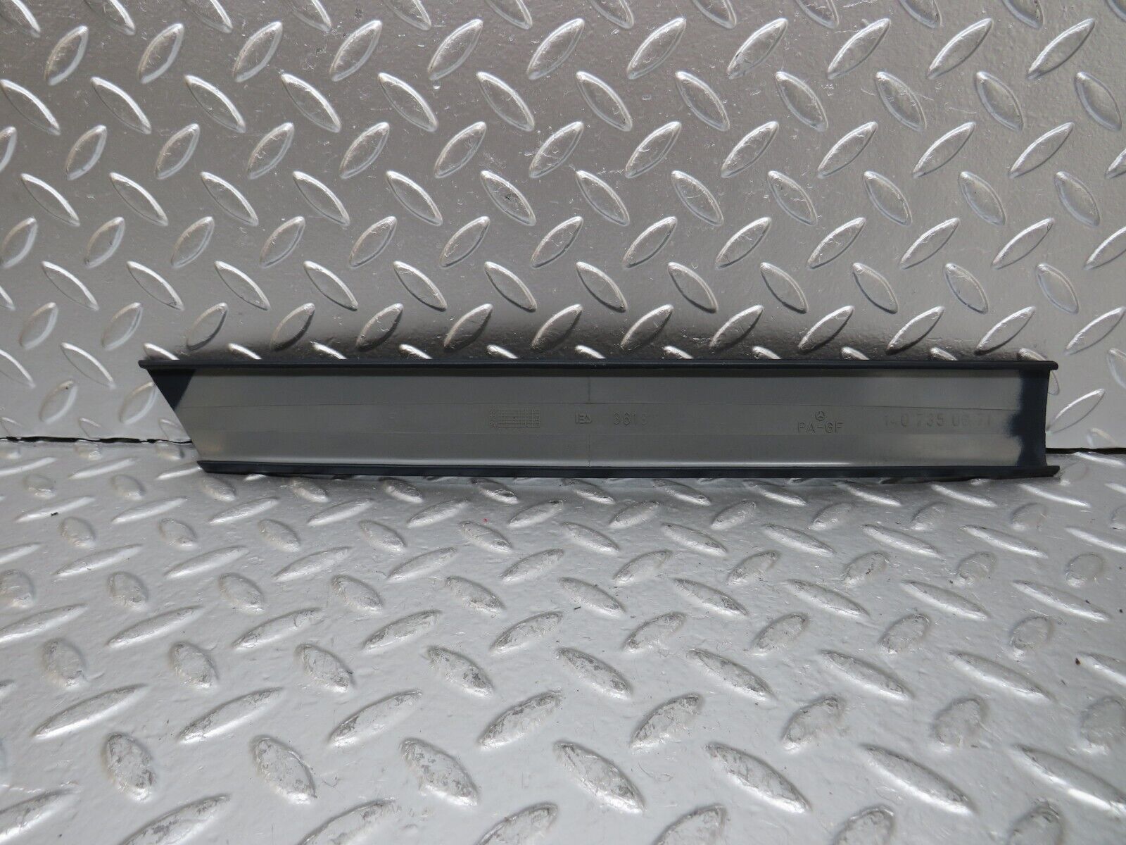 24995 Mercedes-Benz W140 S320 Rear Right Quarter Window Channel Inner Cover