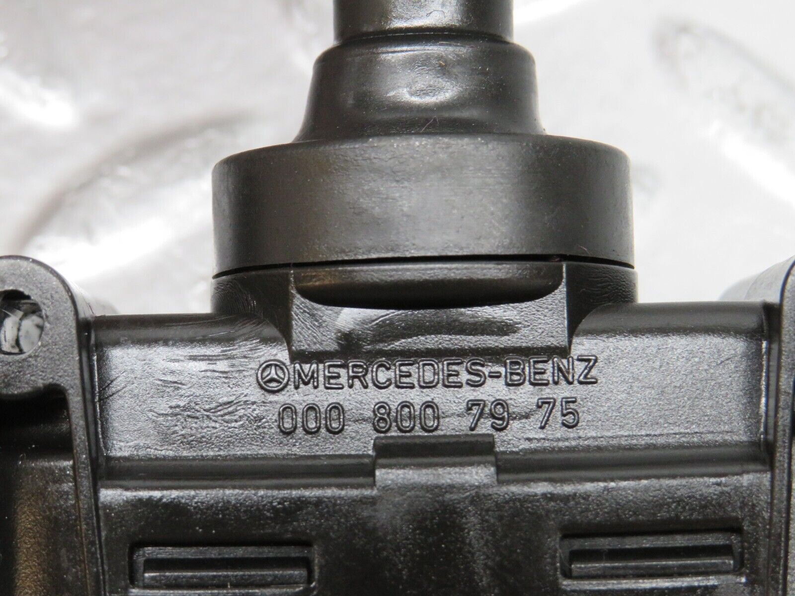 29378 Mercedes-Benz W124 230E Door Lock Vacuum Actuator Rear Right 0008007975