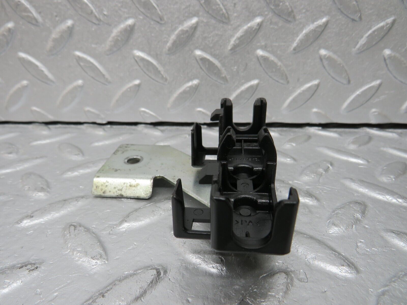 38069 Mercedes-Benz A124 320E Cabriolet ABS Cable Wire Bracket 1245454347