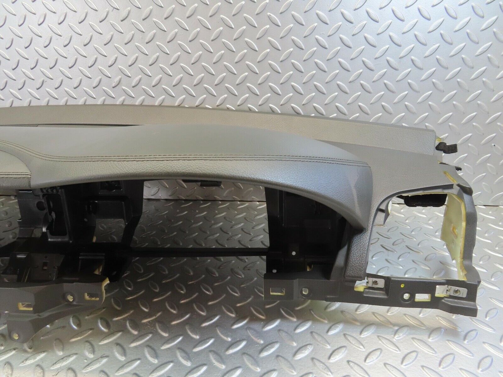 11236 Mercedes-Benz W221 S320 Dashboard Grey 2216800787