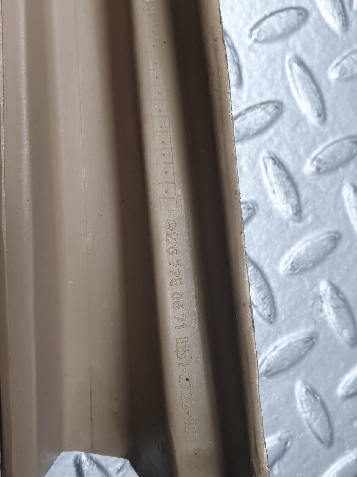 40977 Mercedes-Benz W126 300SE Rear Right Door Window Frame Cover 1267350671