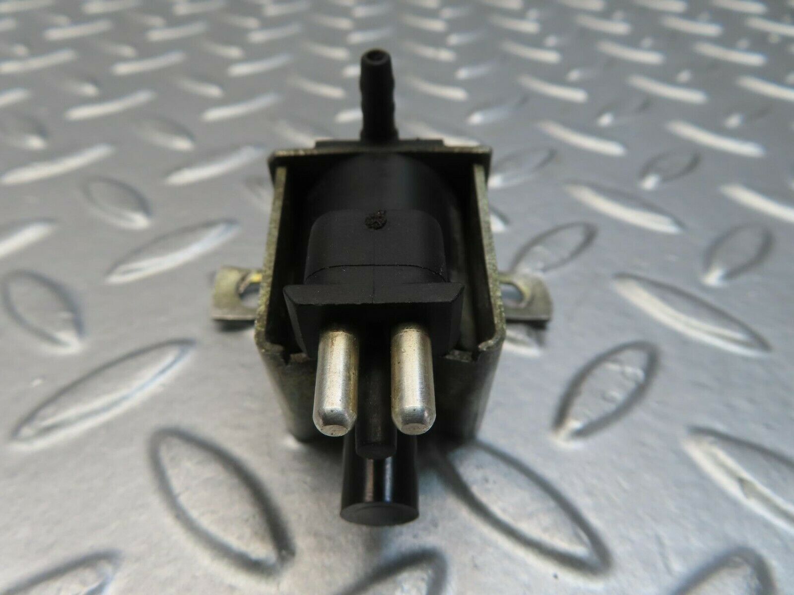 11503 Mercedes-Benz C123 230CE Coupe Vacuum Control Valve Pierburg 0015407097