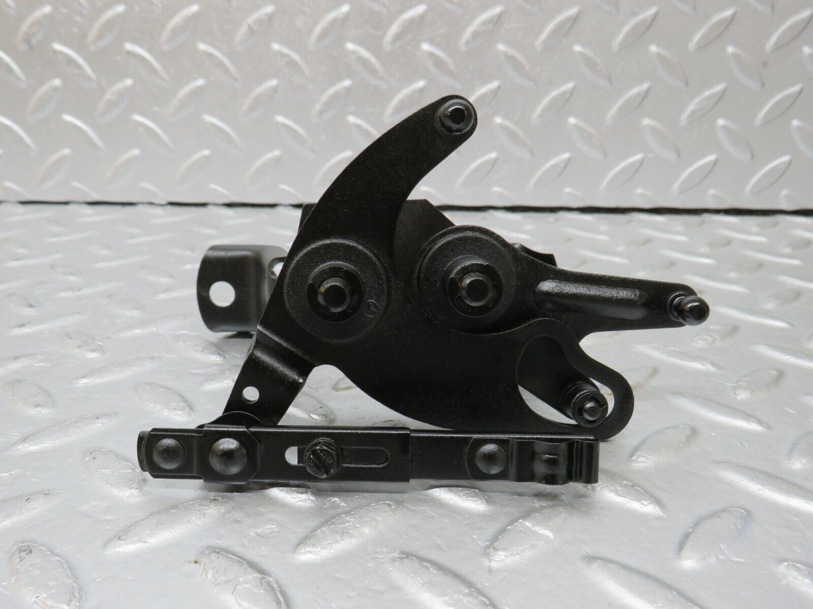 34585 Mercedes-Benz C126 380SEC Coupe Throttle Linkage