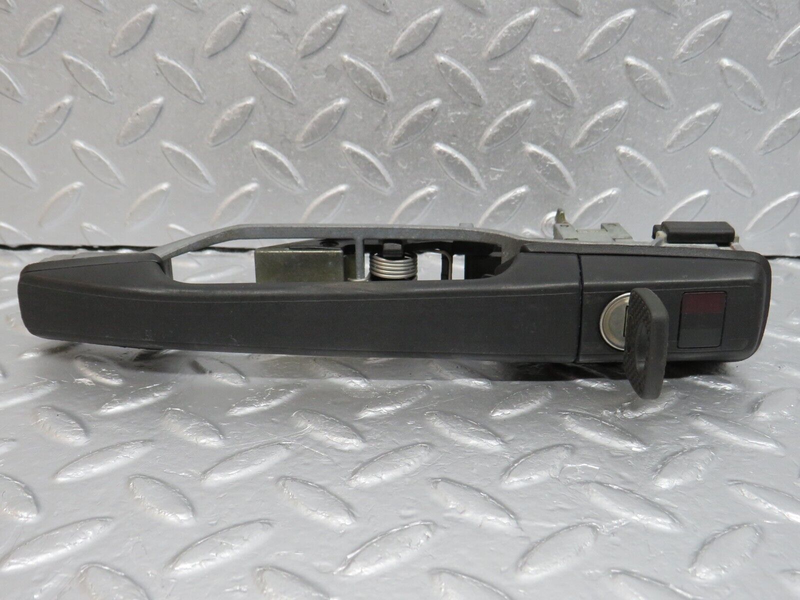 39771 Mercedes-Benz R129 320SL Coupe Right Door Exterior Handle With Key