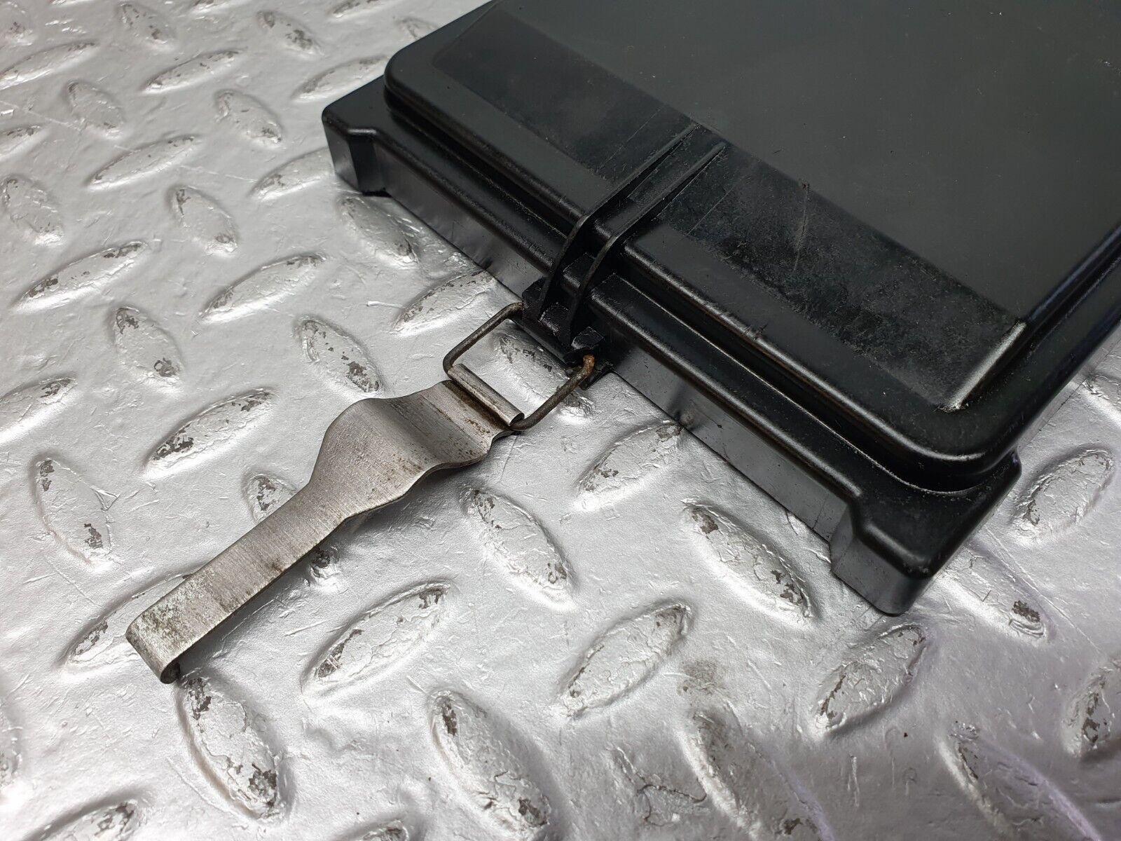 41220 Mercedes-Benz W126 300SE Fuse Box Housing 1265401650 1265400182 1265452100