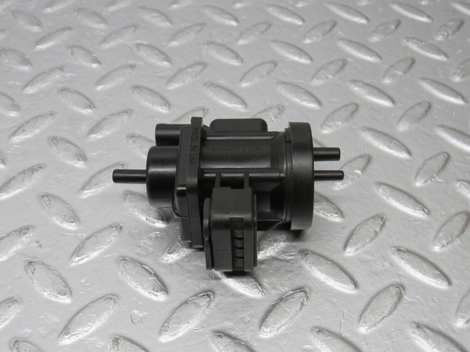 38793 Mercedes-Benz W201 190E 2.6L Vacuum Pressure Converter 0005450427