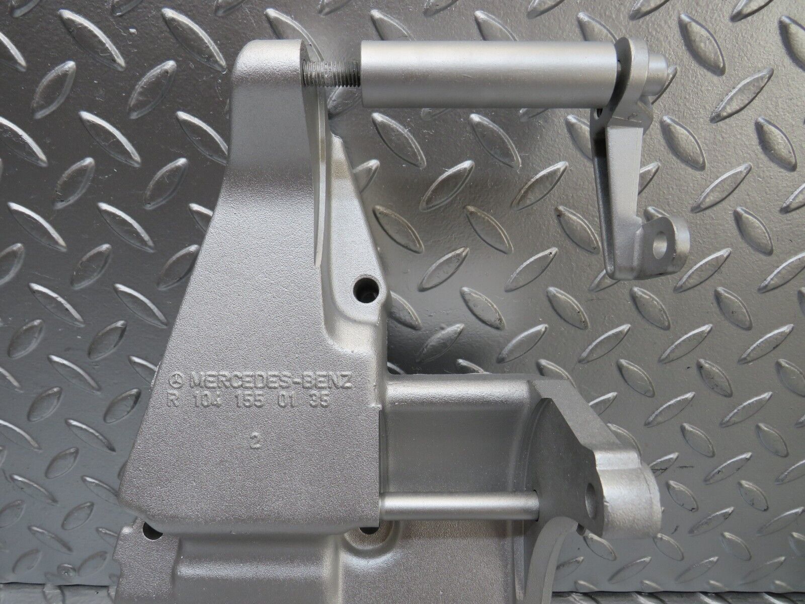 25956 Mercedes-Benz W124 280E Alternator Generator Bracket 1041550135