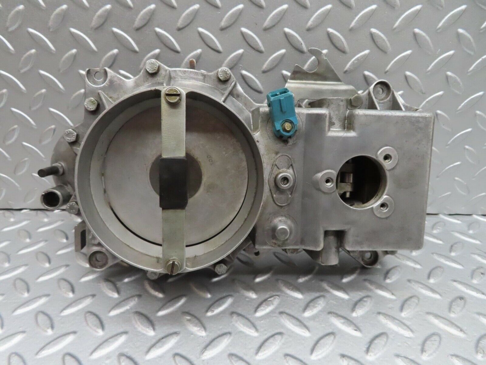 14391 Mercedes-Benz W116 350SE   Air Flow Mass Meter Sensor Bosch 0438120062