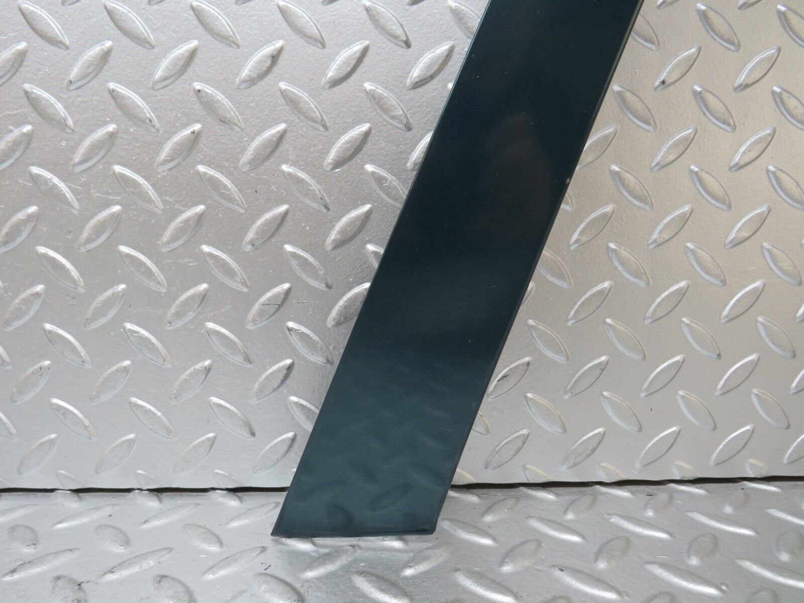 27822 Mercedes-Benz S124 300TE Front Right Exterior Door Frame