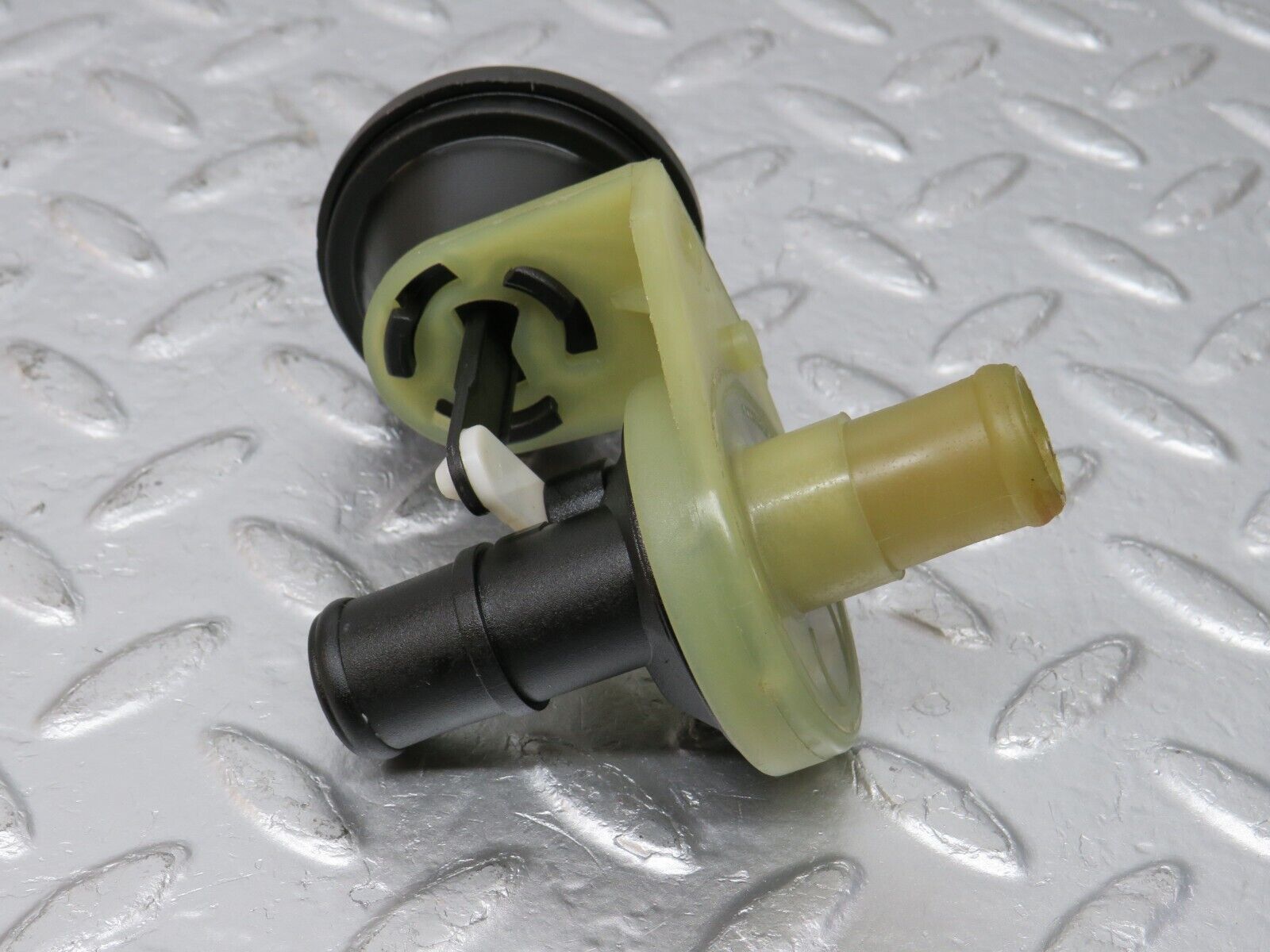 33621 Mercedes-Benz W201 190E 2.0L Heater Control Valve