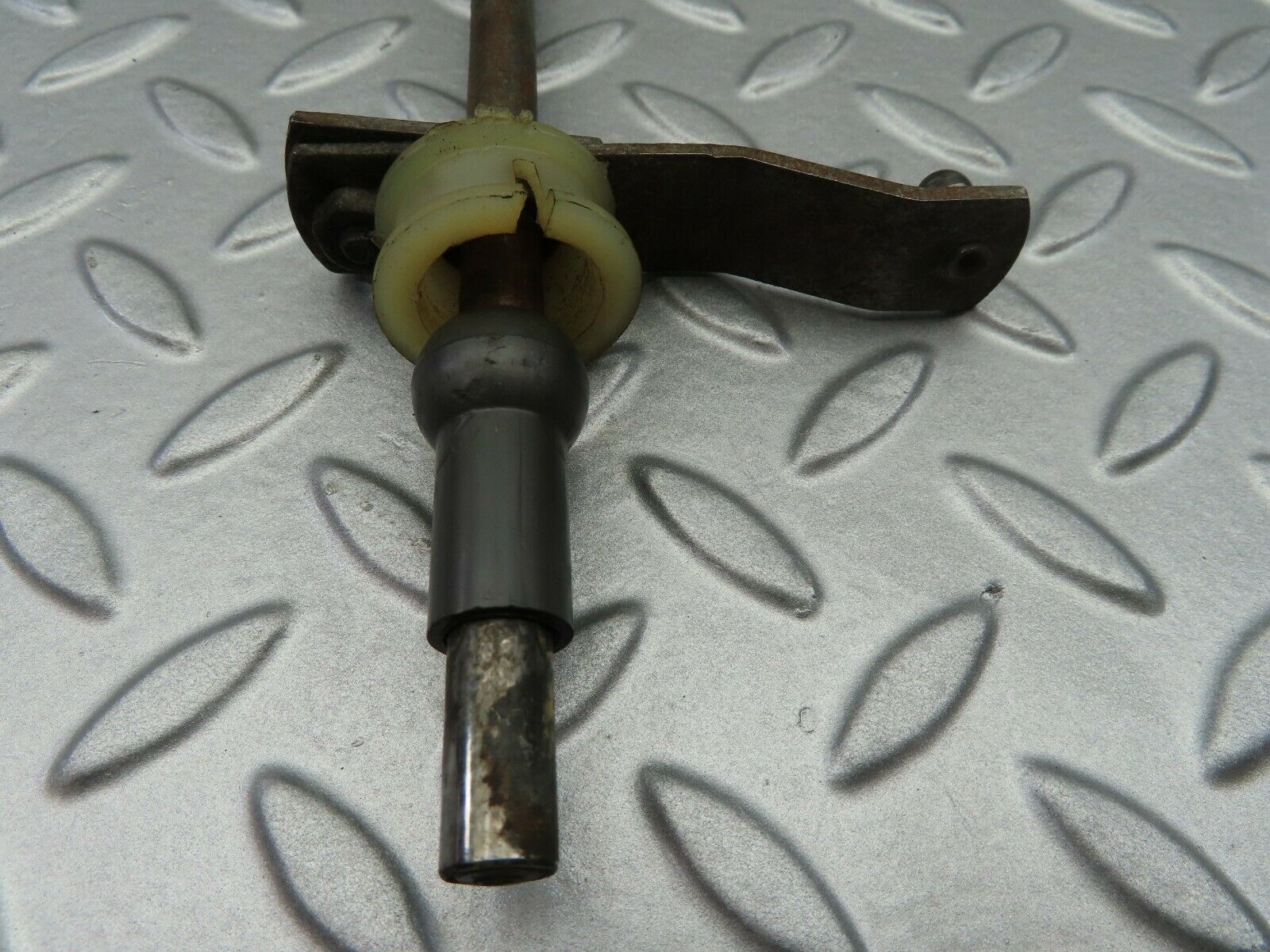 6402 Mercedes-Benz W126 380SE Throttle Linkage