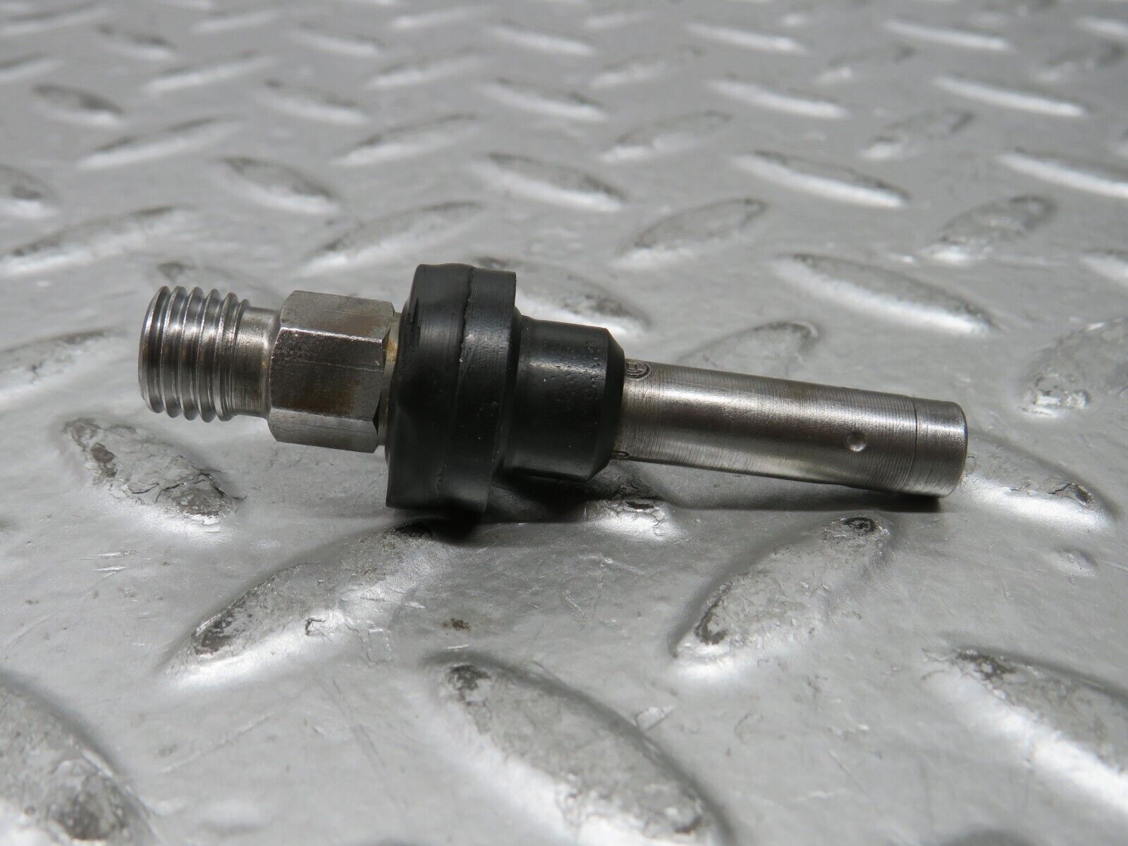 28663 Mercedes-Benz W123 230E Fuel Injector Bosch 0437502010