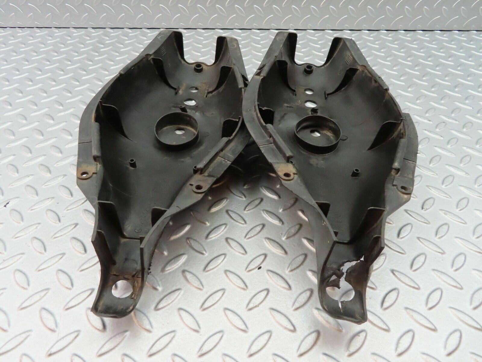 5937 Mercedes-Benz W124 230E Rear Control Arm Cover Pair 1293520188