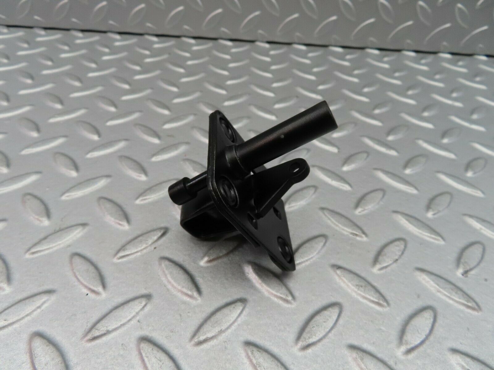 5782 Mercedes-Benz W123 200 Bonnet Lock Catch