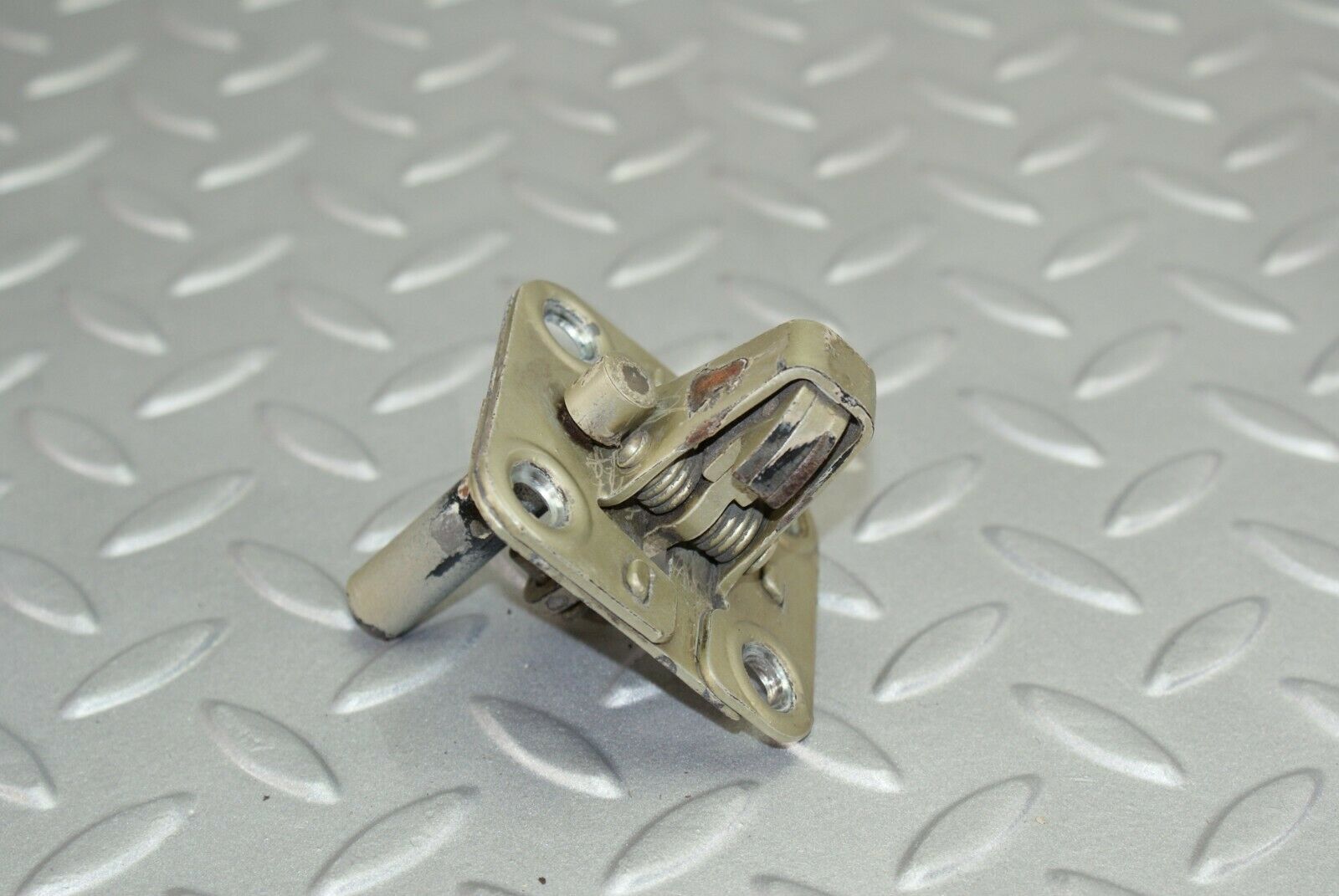 2976 Mercedes-Benz C123 280CE Coupe Bonnet Lock Catch