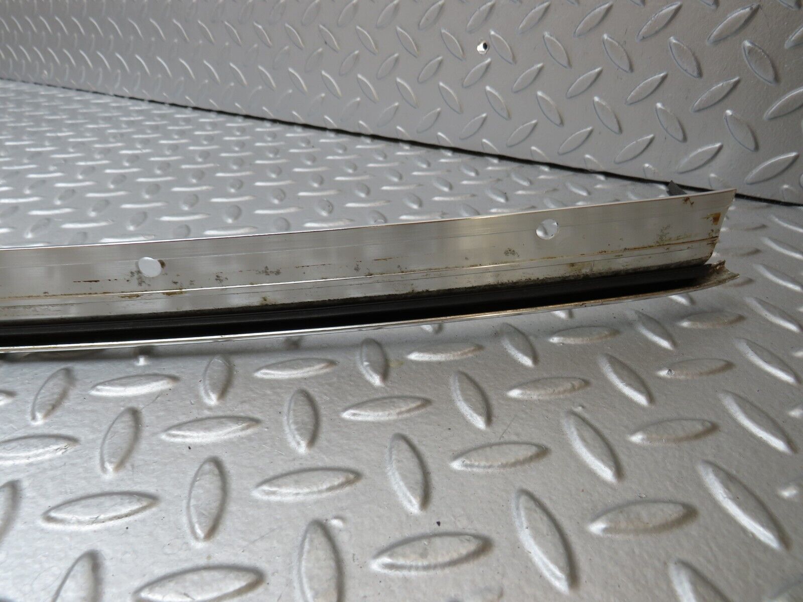 37027 Mercedes-Benz C126 420SEC Coupe Roof Chrome Trim Left Side