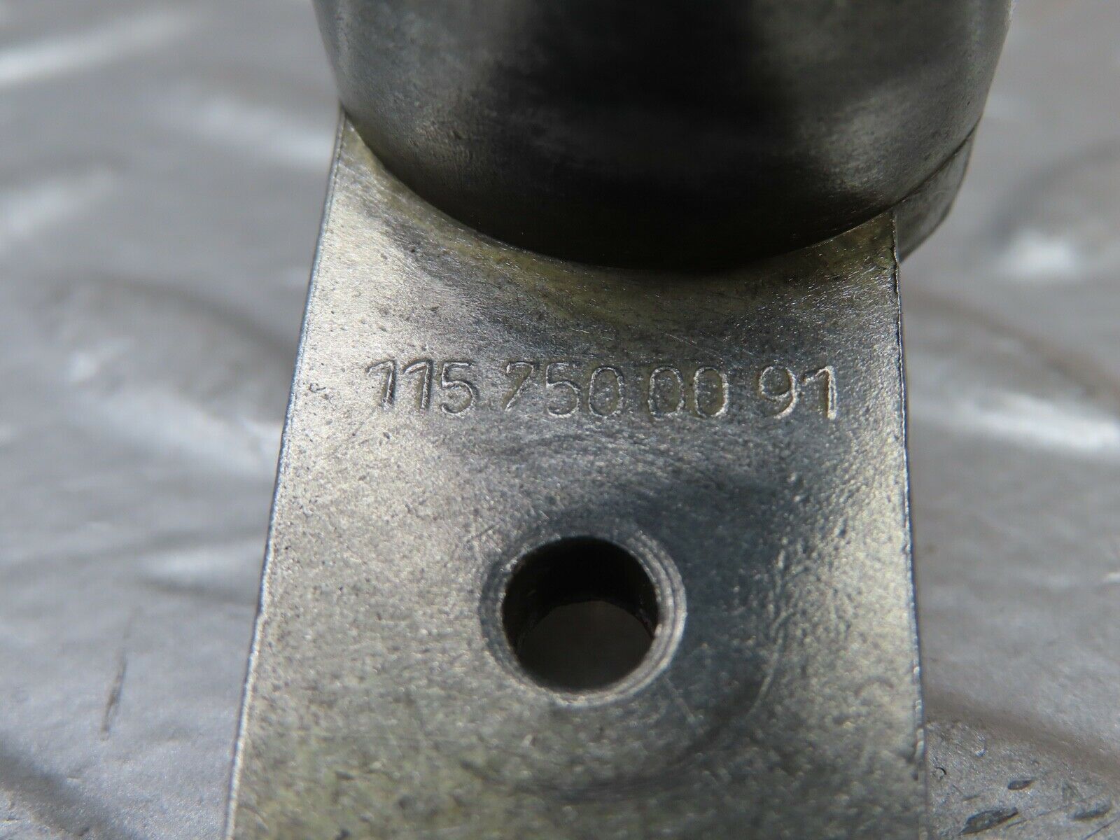 20834 Mercedes-Benz W114 250CE Coupe Trunk Lock No Key 1157500091