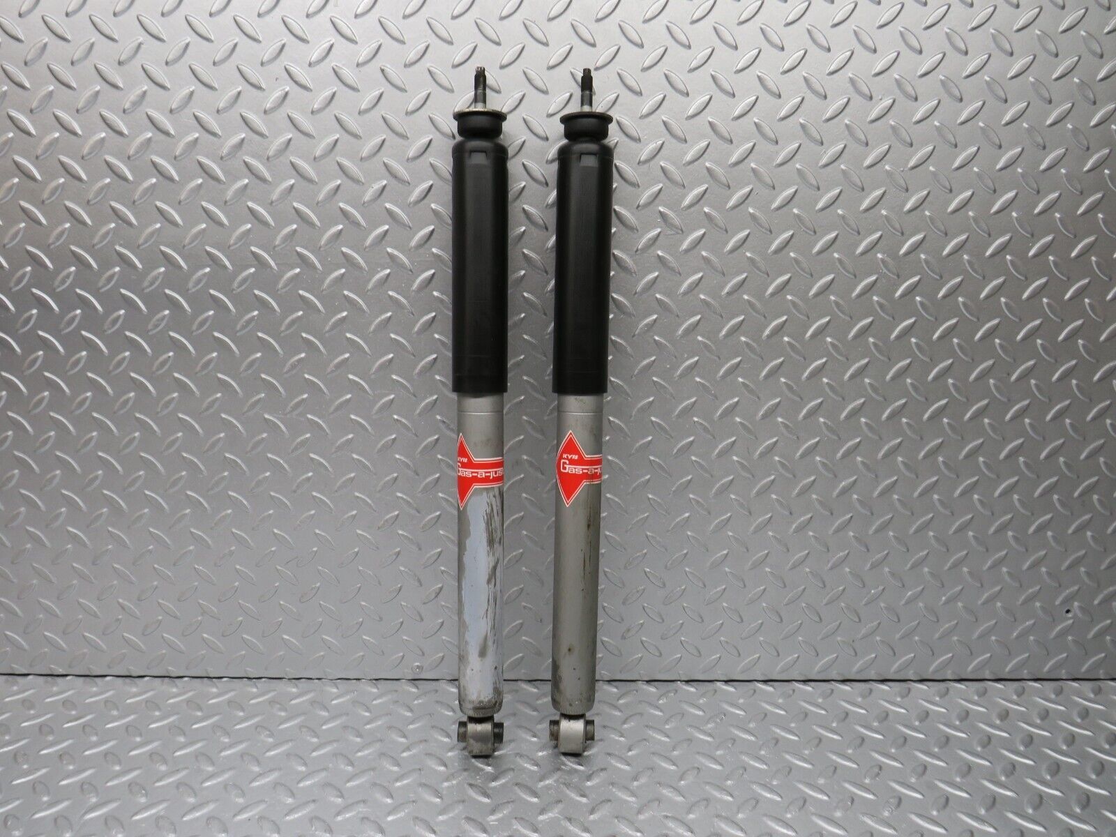 38897 Mercedes-Benz W201 190E 2.6L Rear Shock Absorber Kyb 553177