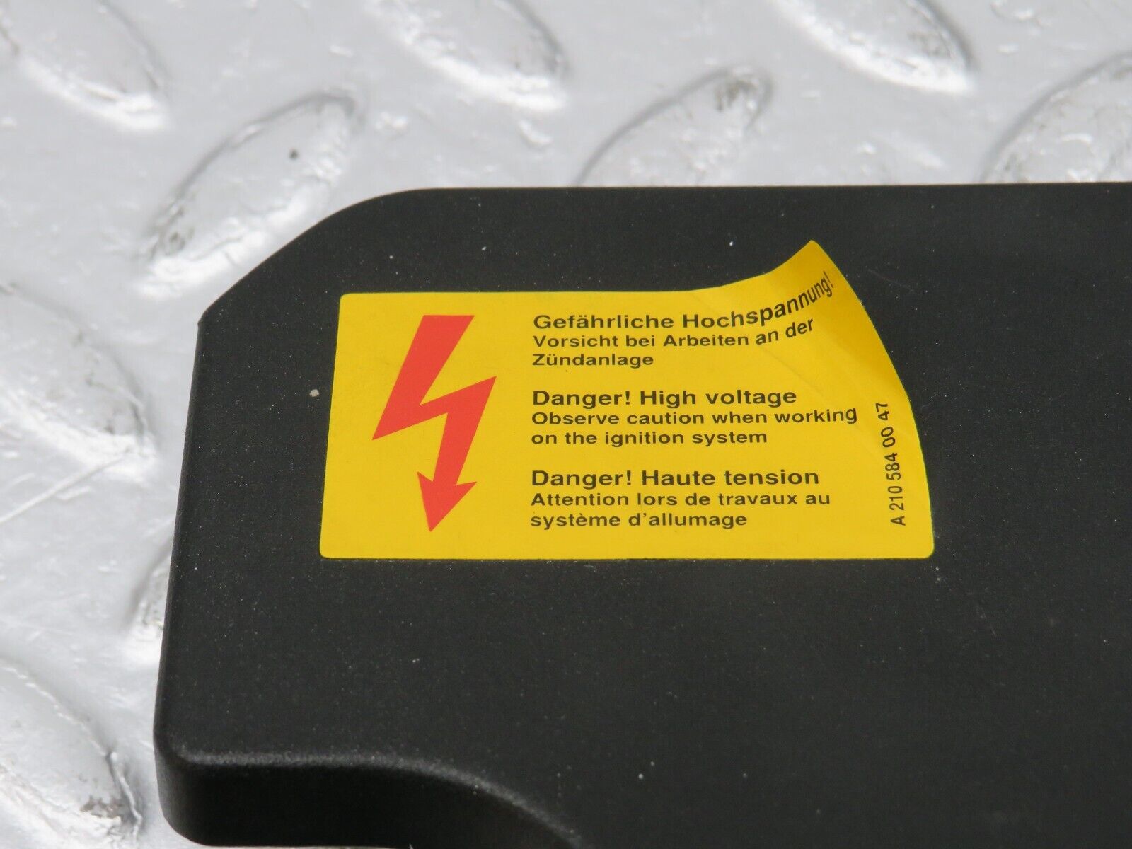 39411 Mercedes-Benz R129 320SL Coupe Ignition Lead Cover 1041590425 2105840047