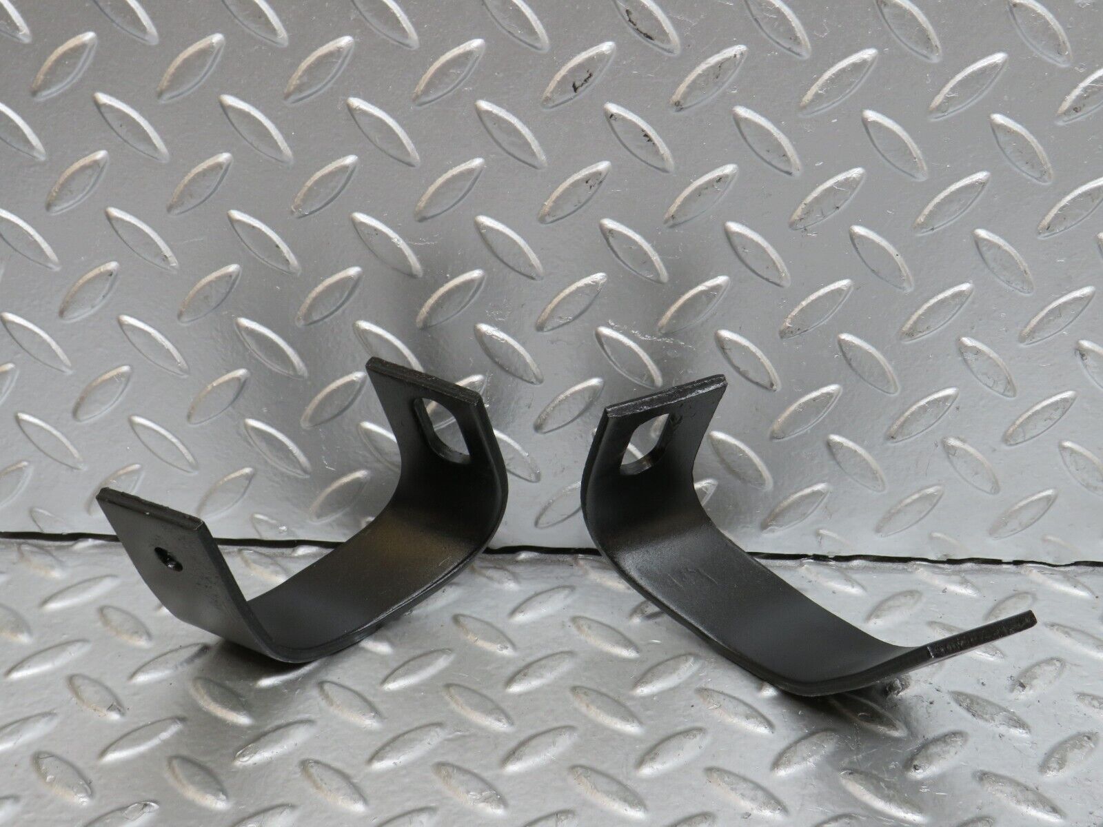 29673 Mercedes-Benz W123 230E Front Bumper Bracket