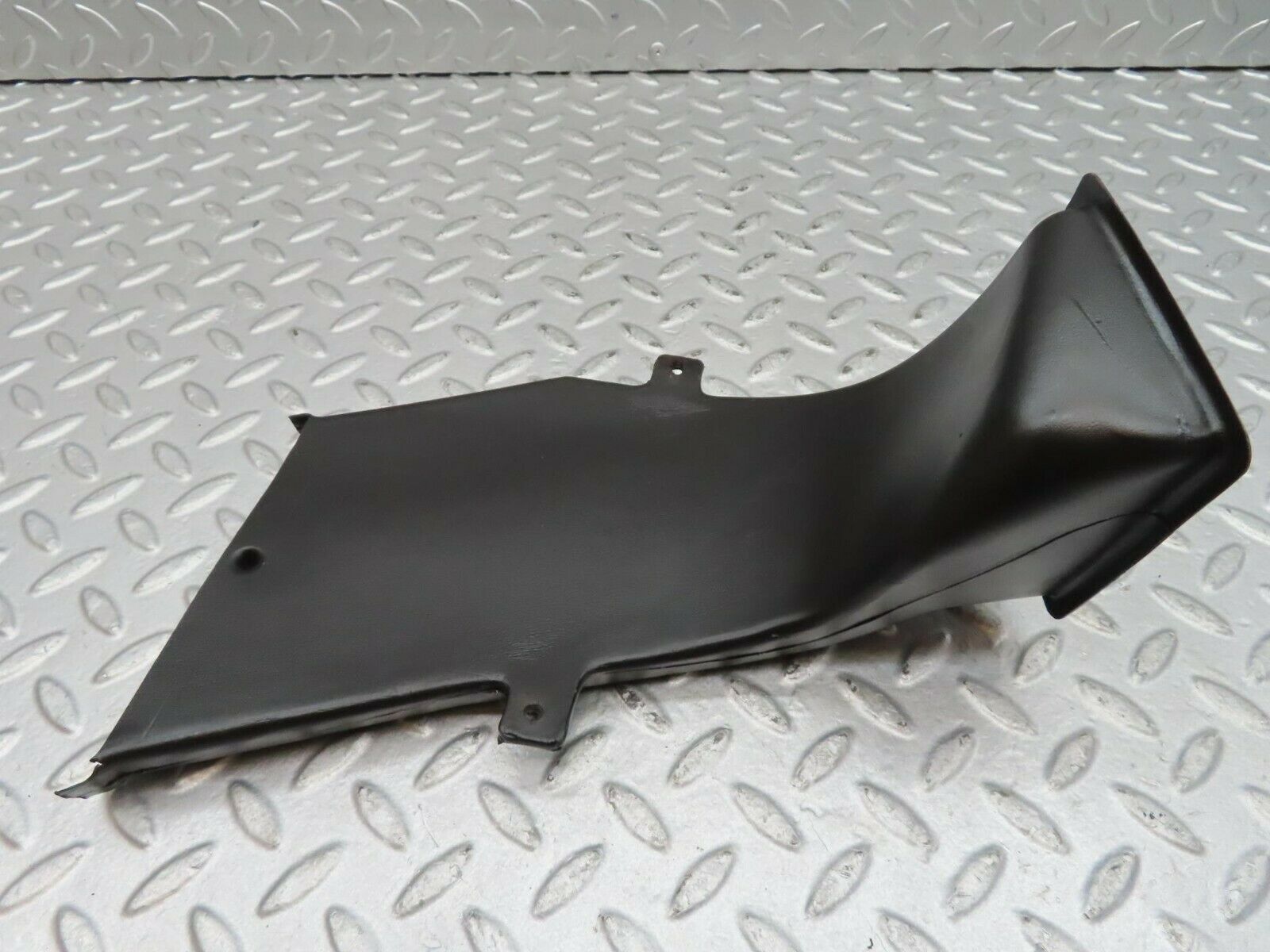 16592 Mercedes-Benz C107 380SLC Floor Ventilation Duct Right 1078310246