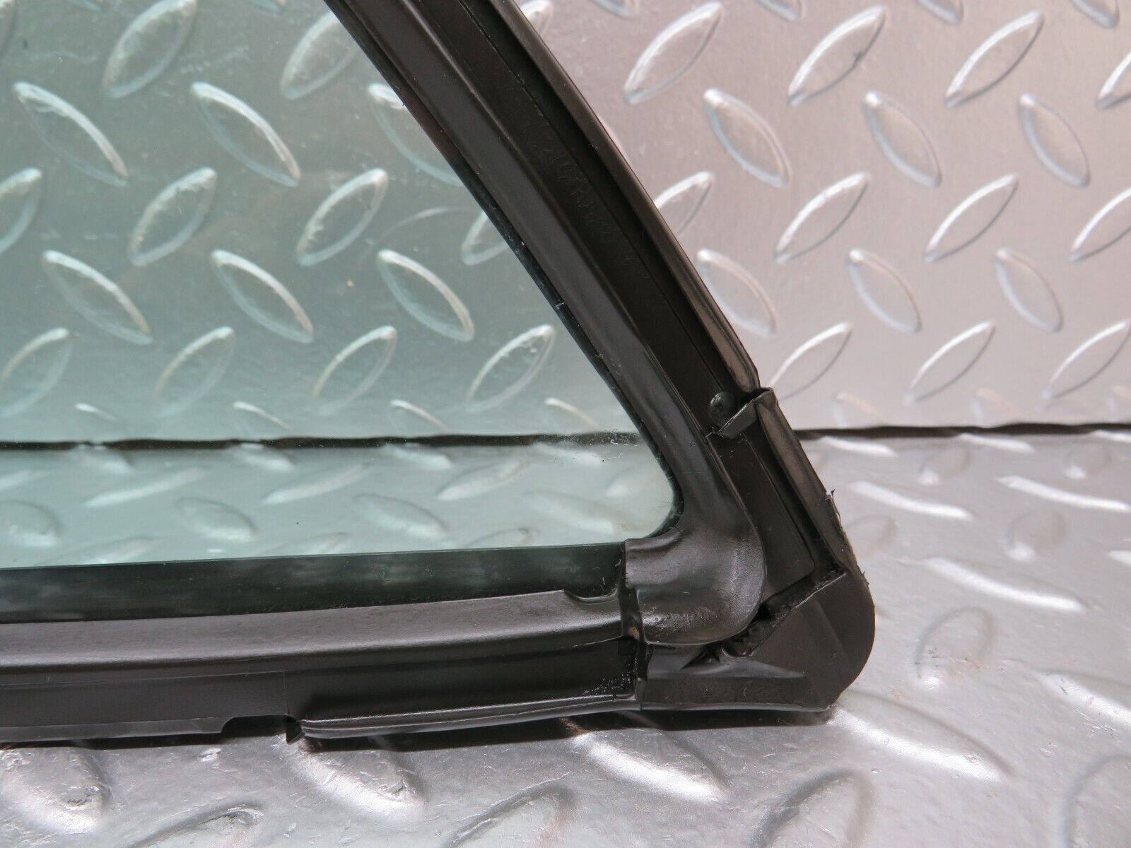 25647 Mercedes-Benz W124 280E Rear Left Quarter Window Glass 1247350524