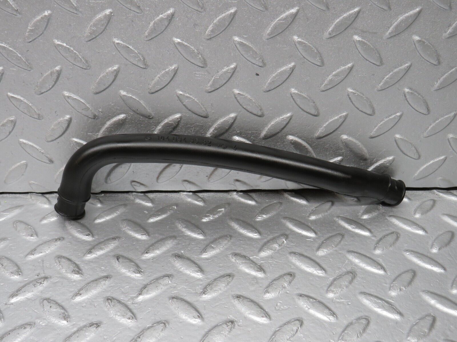 38156 Mercedes-Benz A124 320E Cabriolet Crankcase Breather Pipe 1040943582