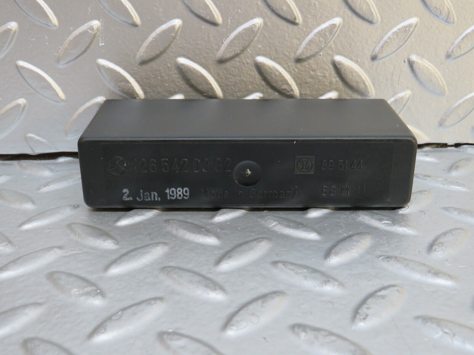 29437 Mercedes-Benz W124 230E Headlight Control Unit Relay 1265420332