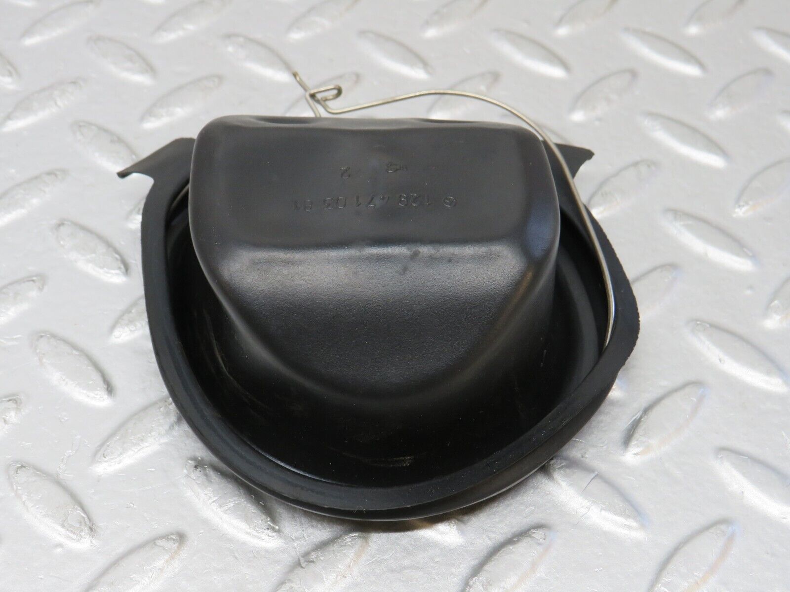 38455 Mercedes-Benz R129 280SL Coupe Fuel Tank Rubber Seal Set 1294710381 1294710481