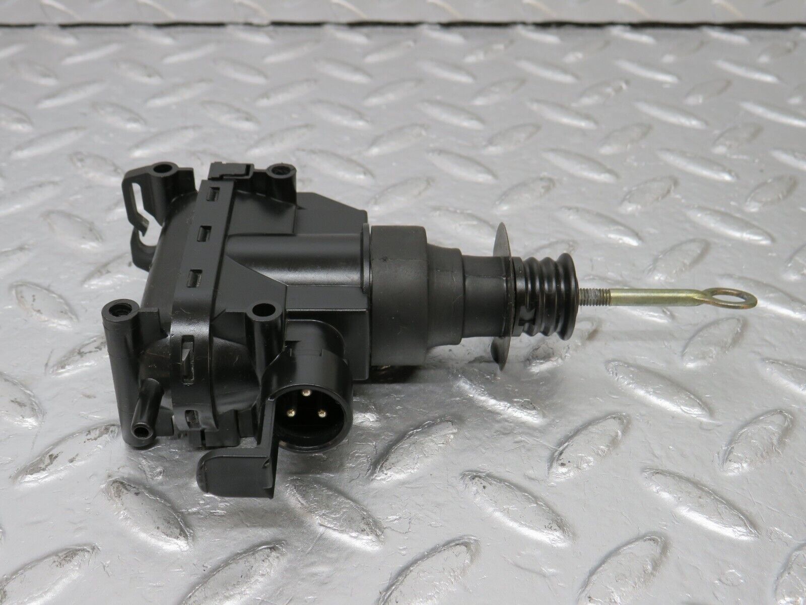 33647 Mercedes-Benz W201 190E 2.0L Door Lock Vacuum Actuator Front Left