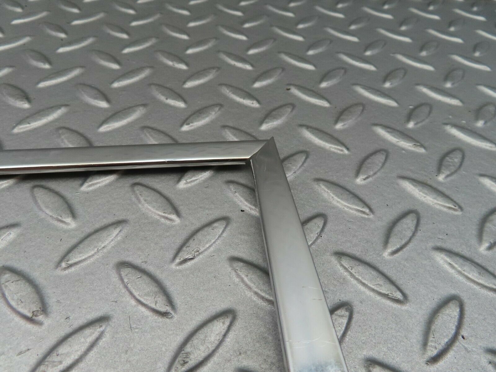 5907 Mercedes-Benz W123 200 Door Chrome Window Frame Front Left