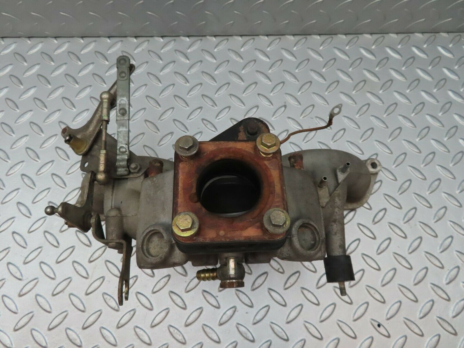 3961 Mercedes-Benz S123 200T Wagon Intake Manifold 1021411601