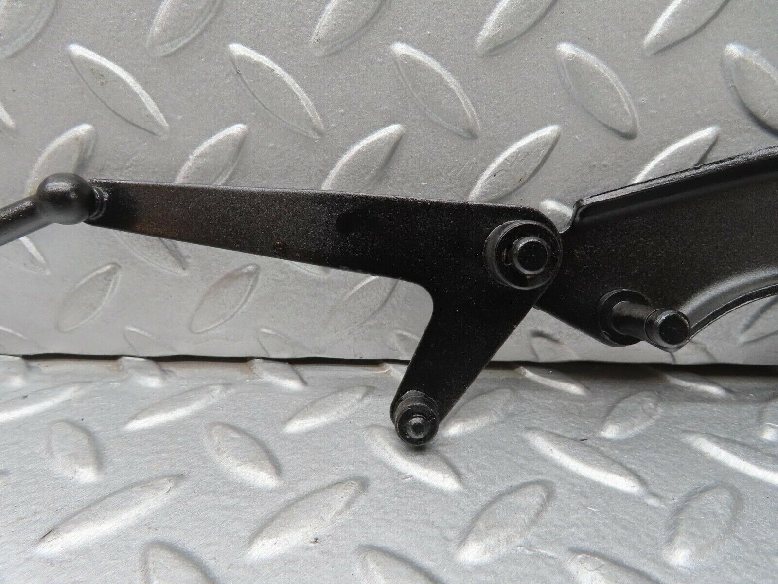 13160 Mercedes-Benz W111 220S Throttle Linkage