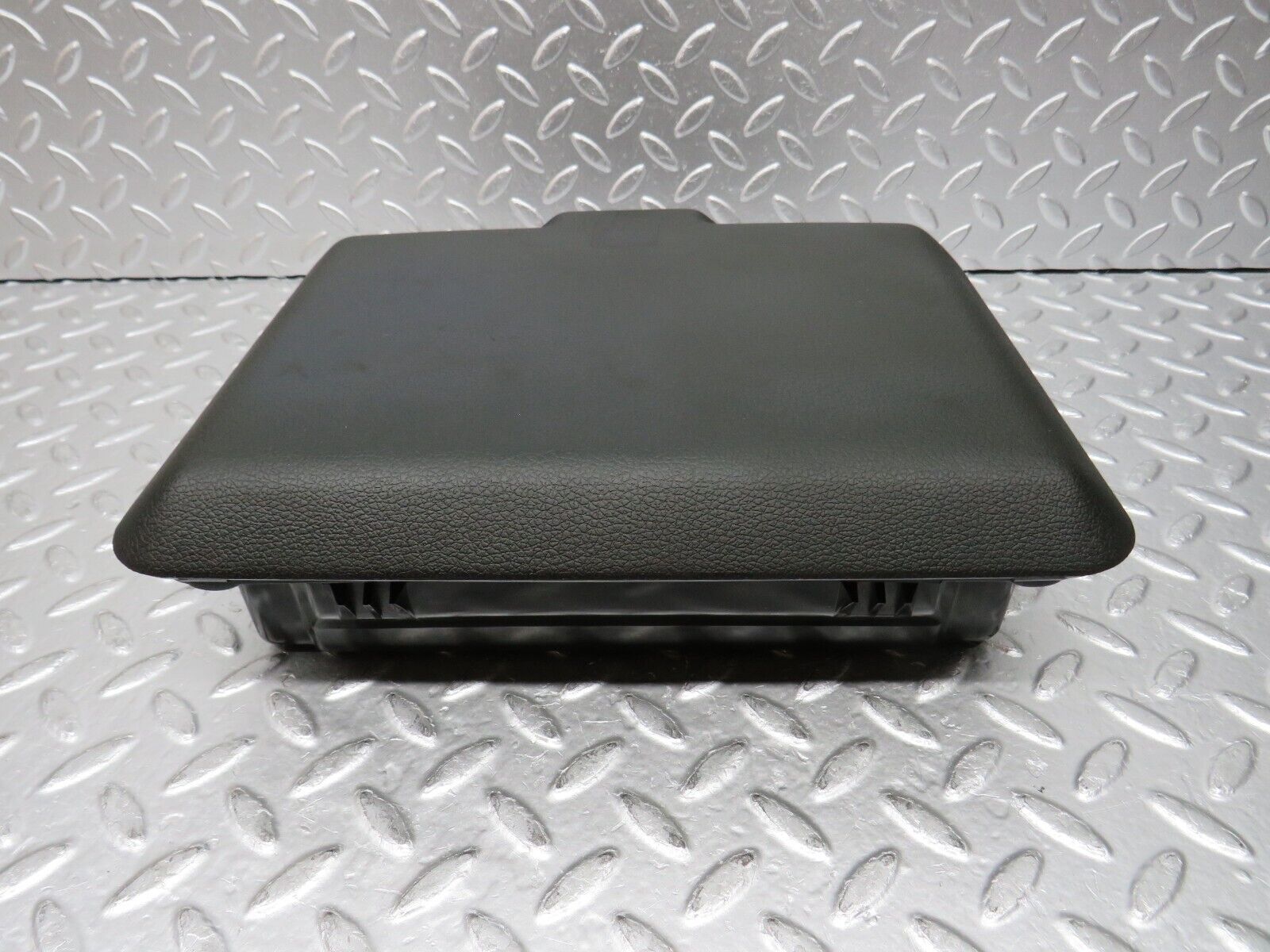 30973 Mercedes-Benz W123 200D First Aid Box 1238650053