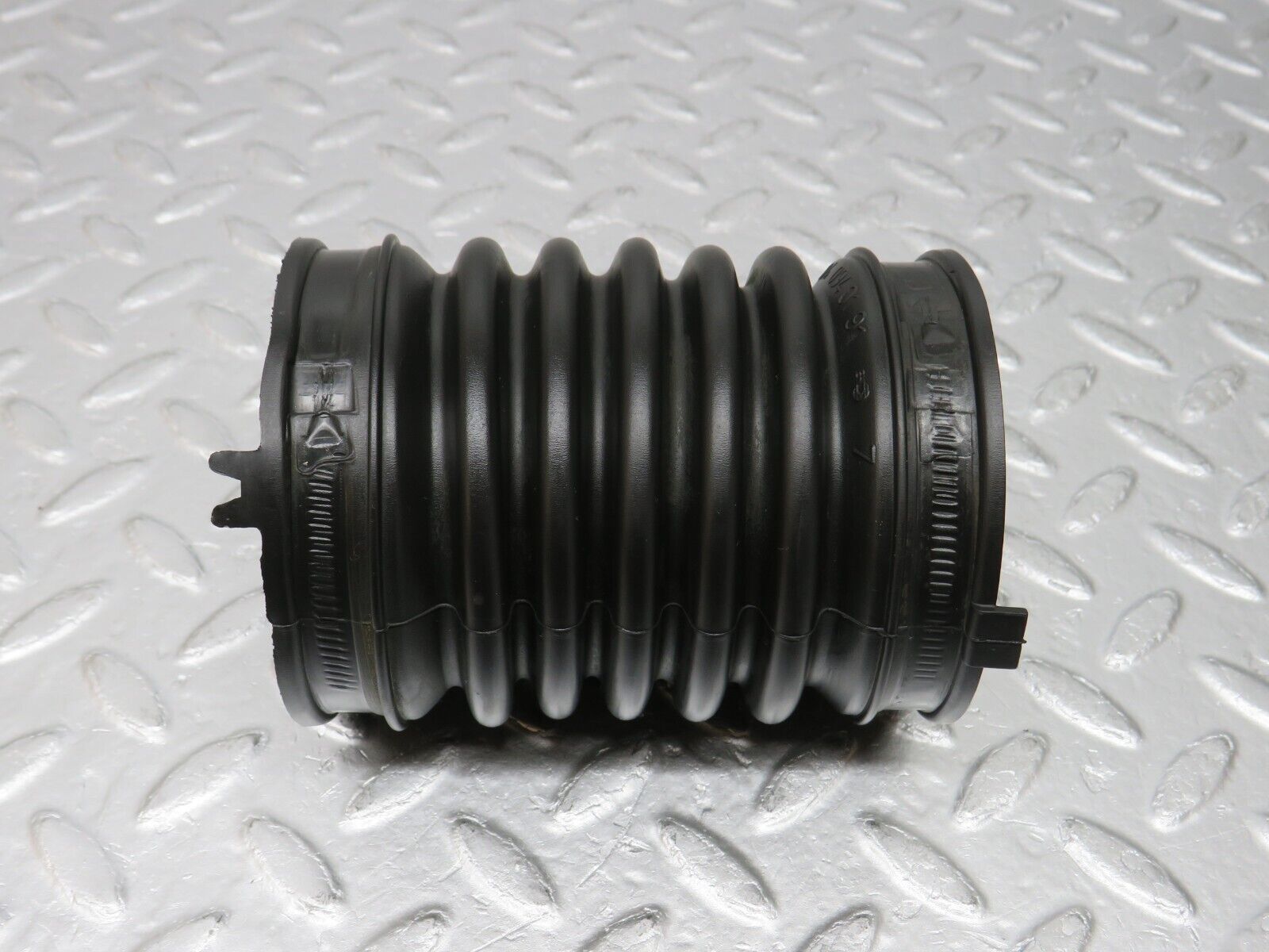 38275 Mercedes-Benz R129 280SL Coupe Air Intake Hose 1040940191