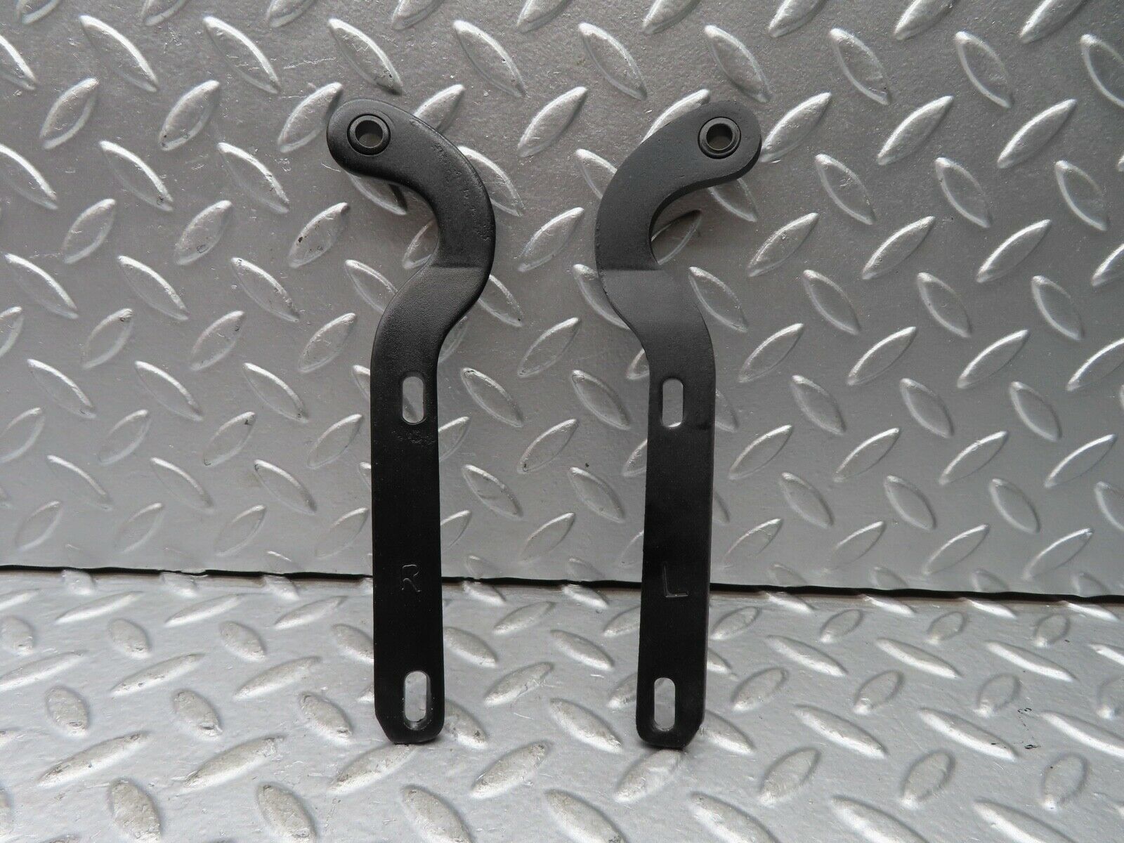 20946 Mercedes-Benz W114 250CE Coupe Bonnet Hinge Support Pair