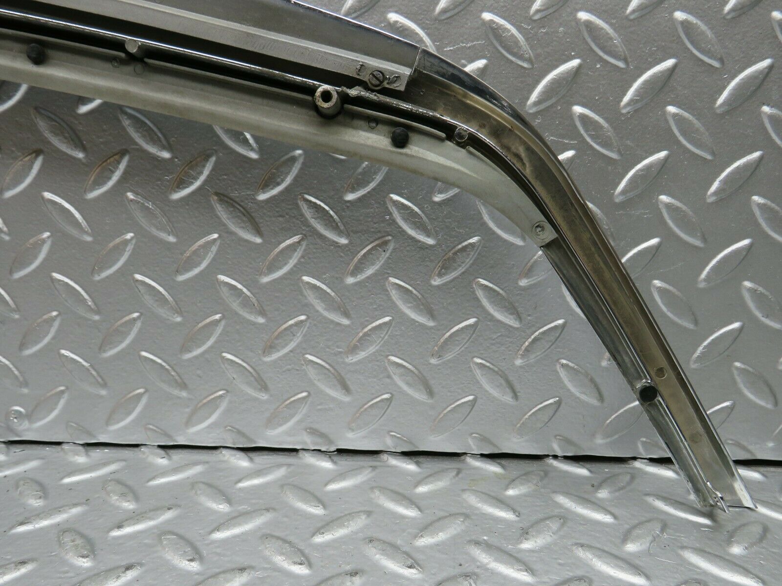 22733 Mercedes-Benz C107 450SLC Coupe Rear Window Trim Left 1076980189