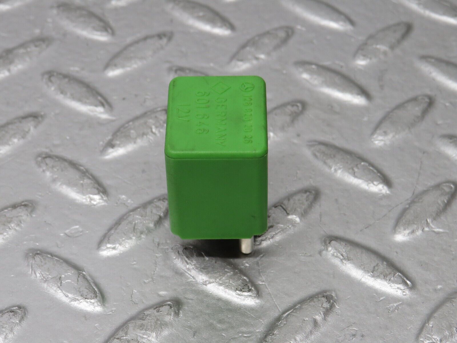 37950 Mercedes-Benz A124 320E Cabriolet Headlight Wiper Relay 1268202026