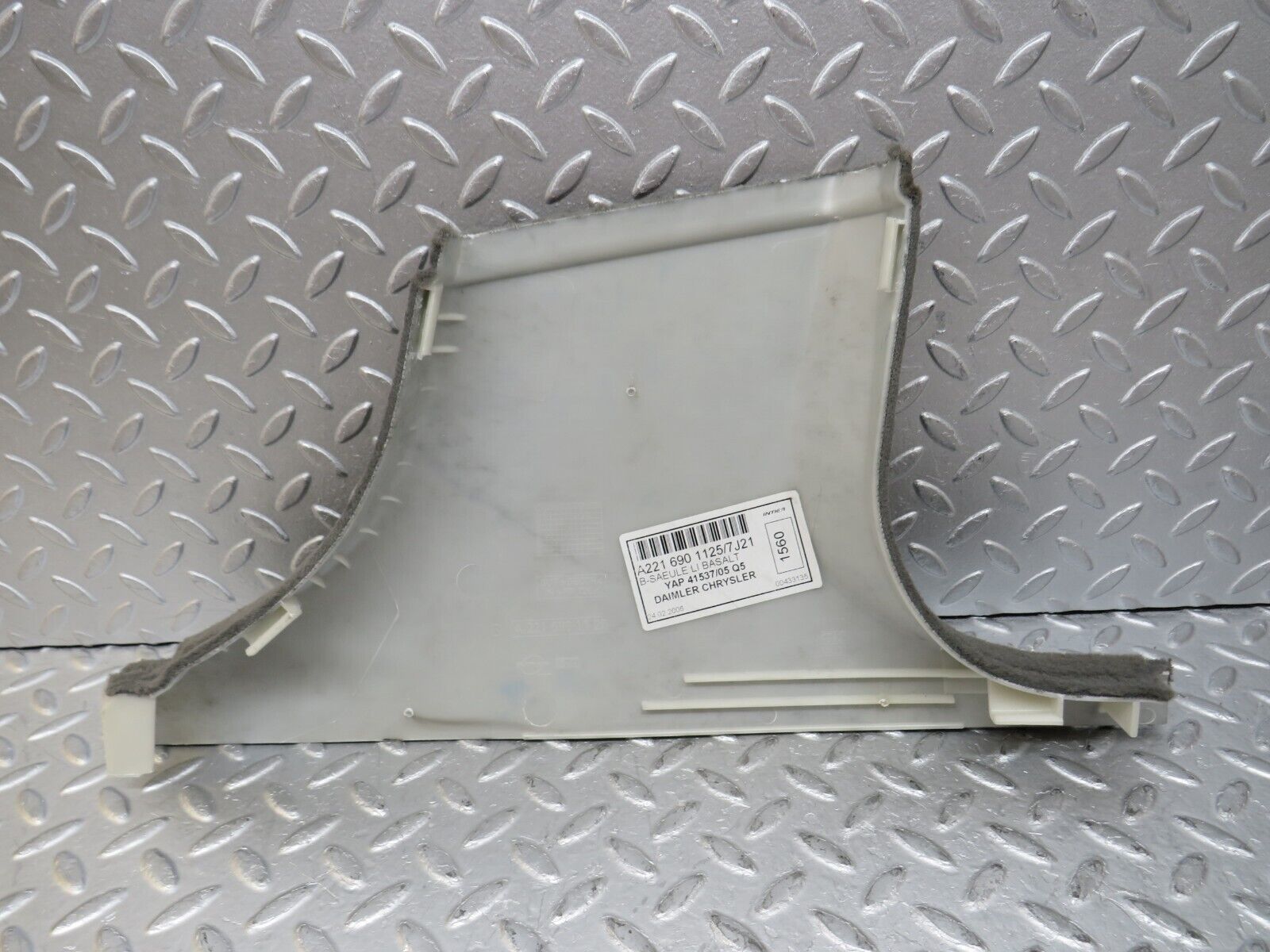 35202 Mercedes-Benz W221 B Pillar Lower Cover Left Side Grey 2216901125