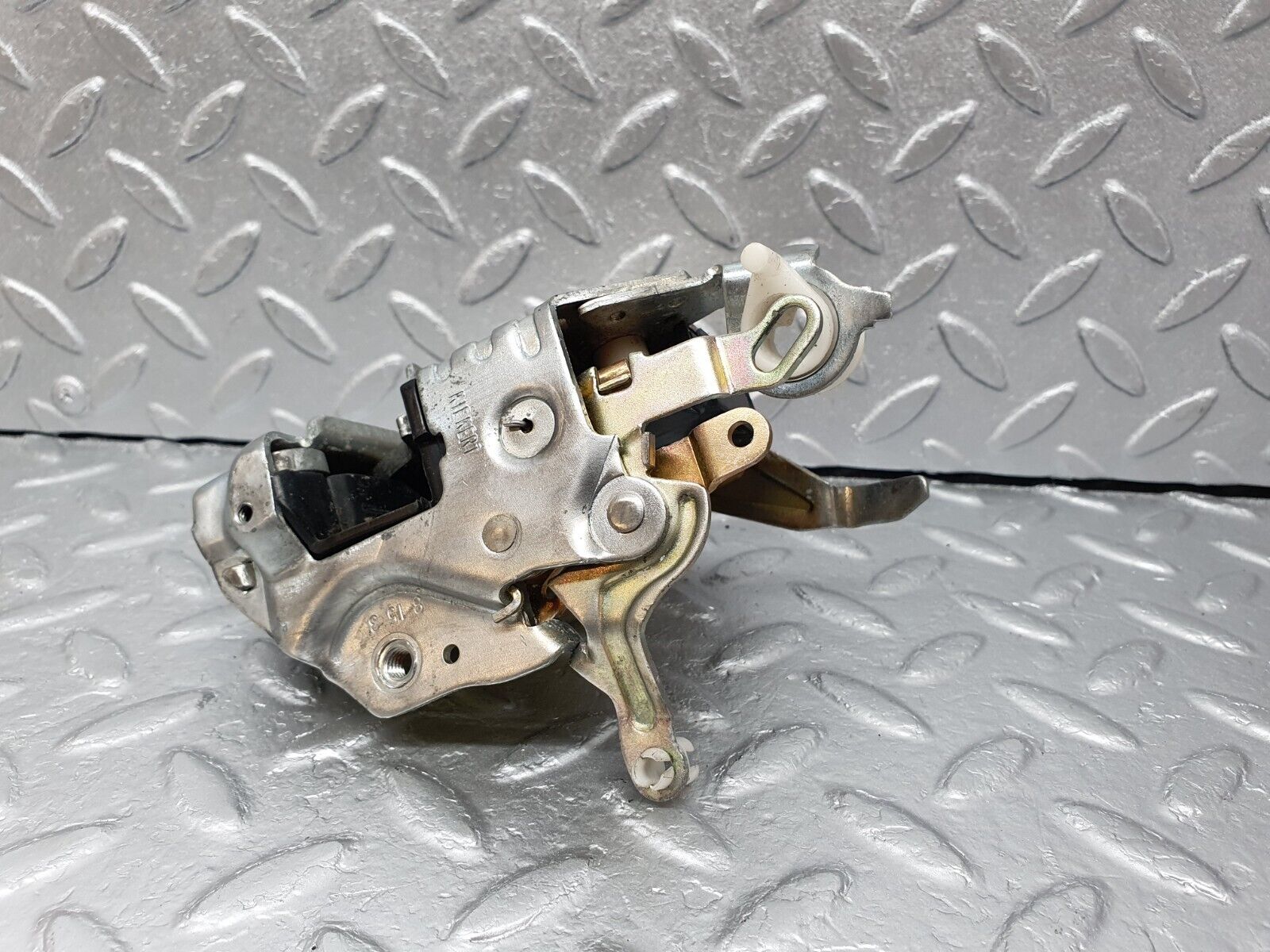 41500 Mercedes-Benz W124 200E Front Left Door Lock Mechanism