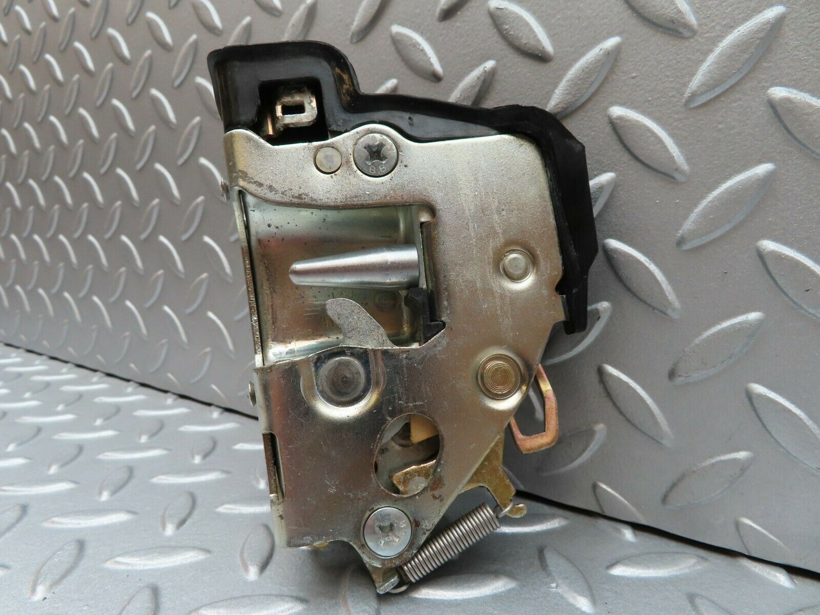 3705 Mercedes-Benz S123 200T Wagon Rear Right Door Lock Mechanism 1237330208