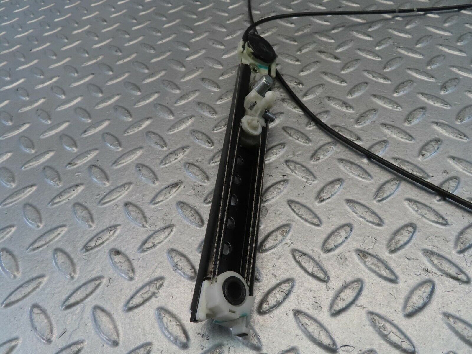 11222 Mercedes-Benz W221 S320 Front Right Seat Belt Adjuster Cable 2218600288