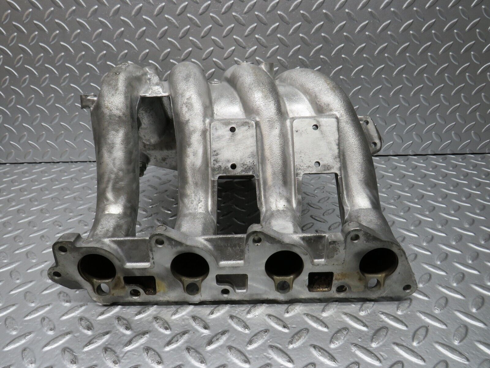 31907 Mercedes-Benz S124 220TE Wagon Intake Manifold 1111411201